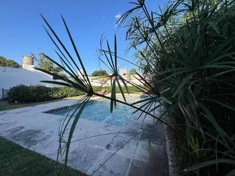 CASA DOS DORMITORIOS EN VENTA BARRIO ARGUELLO