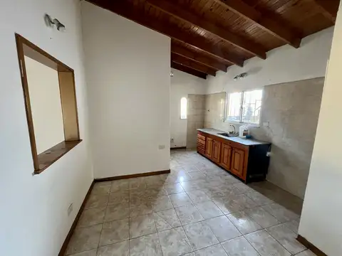 Casa en Alquiler con 1 cochera