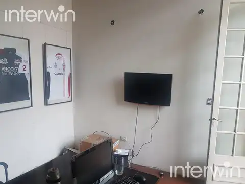 Excelente Petit Hotel.  Local en PB, 3 pisos de oficinas, 430 m2 tot.