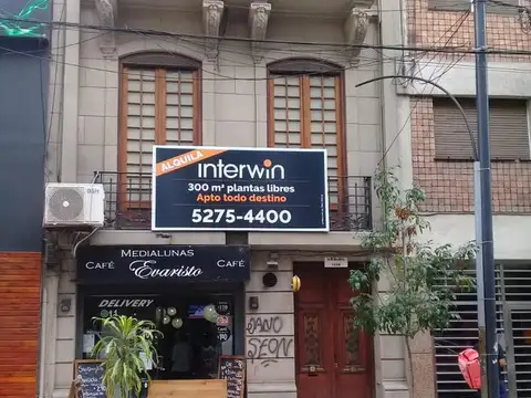 Excelente Petit Hotel.  Local en PB, 3 pisos de oficinas, 430 m2 tot.