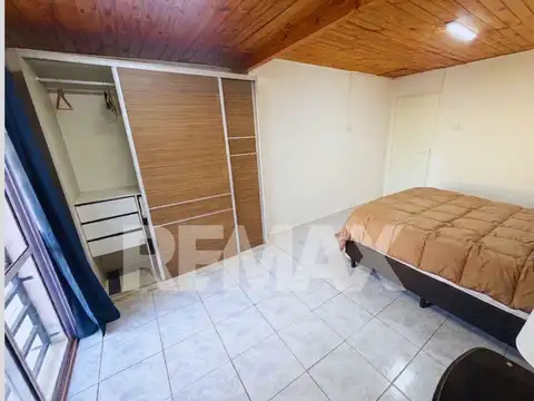 Casa en Alquiler con 1 cochera