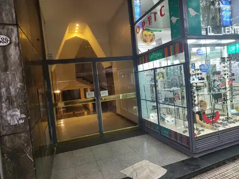 AMBIENTE APTO PROFESIONAL SOBRE AV SANTA FE Y SALGUERO