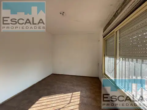 Casa interna de pasillo dos dorm en venta