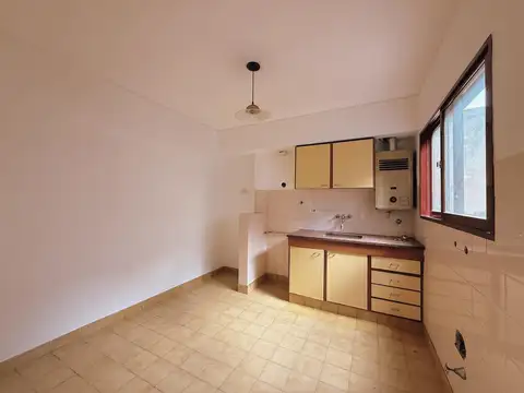 Depto Tipo Casa en Alquiler en Barrio España y Hospitales, $ 600.000