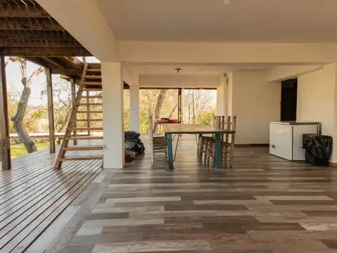 Casa 9 ambientes con 3 baños