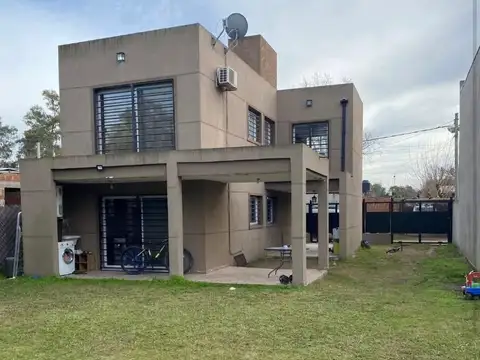 Casa en venta 4 ambientes en Tristan Suarez