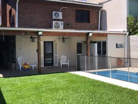CASA EN VENTA GONNET 3 DORMITORIOS Y PILETA