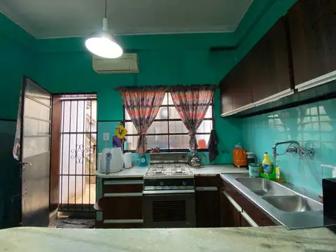VENTA CASA, PH MORON PRIMER PISO