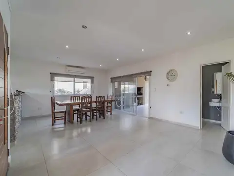 Casa 5 ambientes con 2 baños