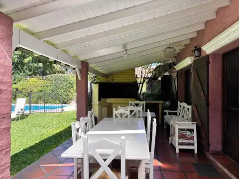 Casa 5 ambientes con 2 baños