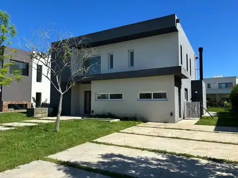 Venta Casa 5 Ambientes con Pileta Barrio Ceibos Puertos del Lago