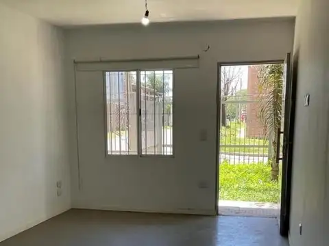 VENTA DEPARTAMENTO 2 AMBIENTES AMPLIO CON PATIO Y ENTRADA DE AUTO SAN MIGUEL A ESTRENAR