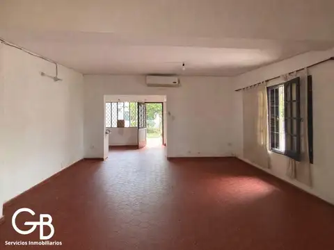 Casa 6 ambientes con 2 baños
