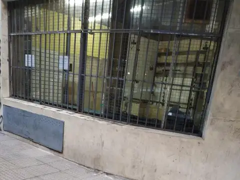 Larrea y Av Cordoba- Balvanera- Exc Local 50m2 en dos plantas!