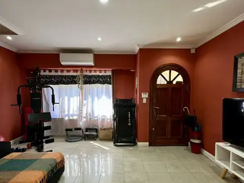 CASA 3 AMBIENTES GRANDES CON PATIO Y QUNICHO