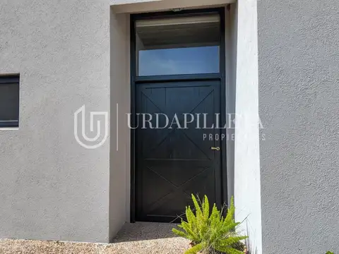 Casa 5 ambientes con 4 baños