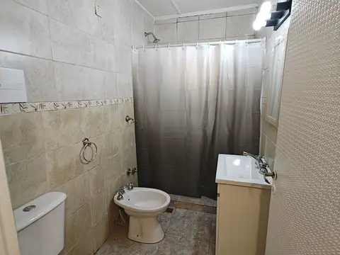 Depto Tipo Casa en Alquiler con 1 cocheras