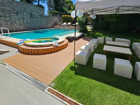 CASA CON PISCINA Y JARDIN , GIMNASIO Y SUM , LOTE DE 10.04 X 61.75 MTS , 4 AMBIENTES