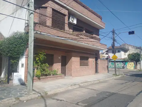 PH 3 ambientes con patio, cochera.