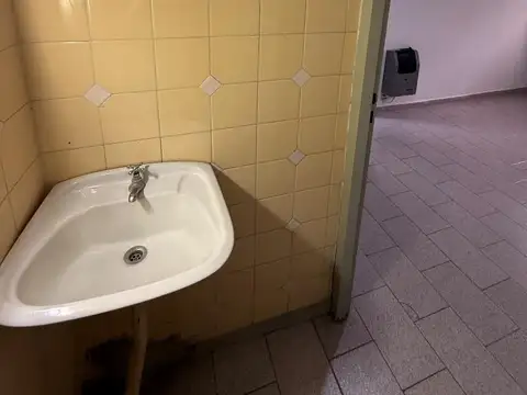 VENTA CASA 3 DORMITORIOS CON LOCAL MERLO