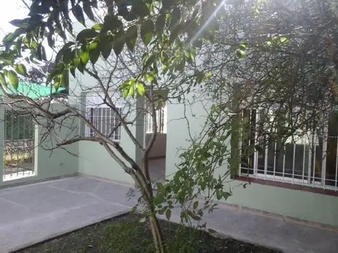 Depto Tipo Casa en Alquiler en Los Hornos, $ 530.000