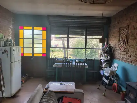 Casa de dos plantas con amplios ambientes luminosa
