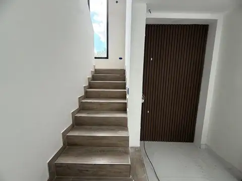 Casa 5 ambientes con 4 baños