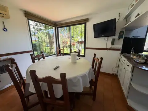 Casa 5 ambientes con 2 baños