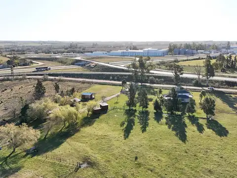 Granja con Casa y Cabañas Acceso a Colón 
