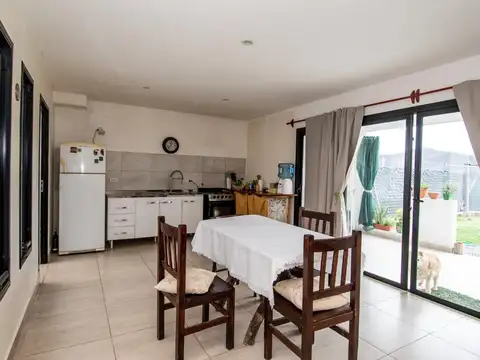 Casa 3 ambientes con 1 baño