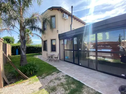 Casa en Venta con 2 cocheras