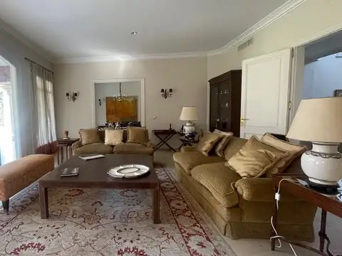 Casa 11 ambientes con 7 baños