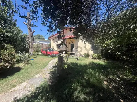 Luminosa casa en Moreno en terreno de 1000 mts con pileta y parrilla