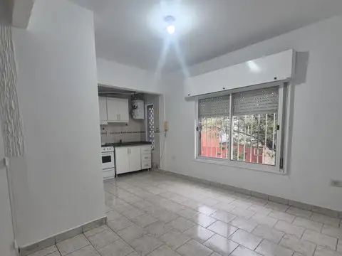Depto Tipo Casa en Alquiler en Caseros, $ 700.000