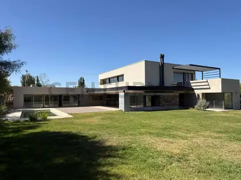 Roque Saenz Peña 5800, Piso 0