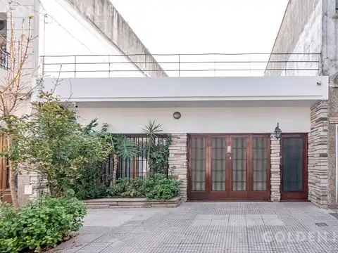Casa en lote propio con potencial constructivo en el barrio de Floresta