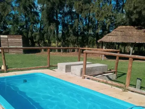 CABAÑA EN VENTA EN SAN PEDRO CON PILETA Y QUINCHO