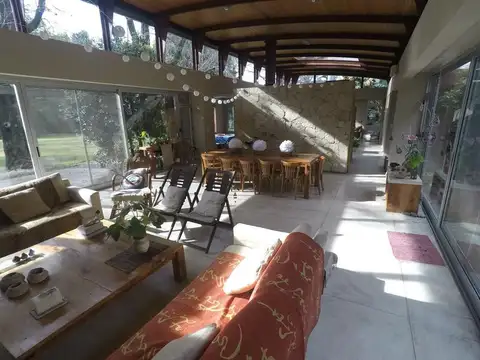 Venta casa en el cortijo. Excelente lote y única por diseño y calidad constructiva.
