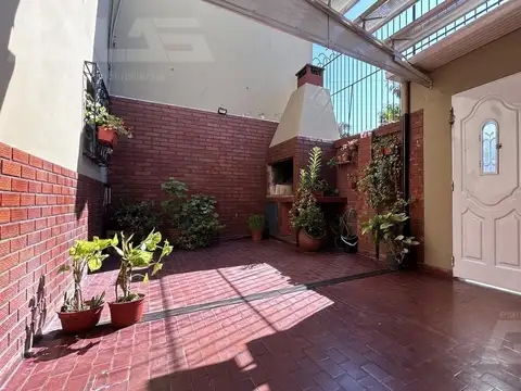 Casa 5 ambientes con 1 baño