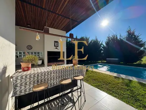 Casa en Venta con 4 cocheras