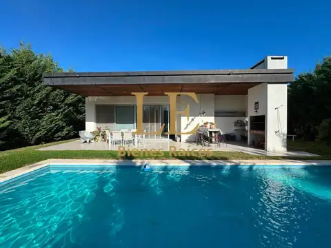 VENTA CASA CON PILETA