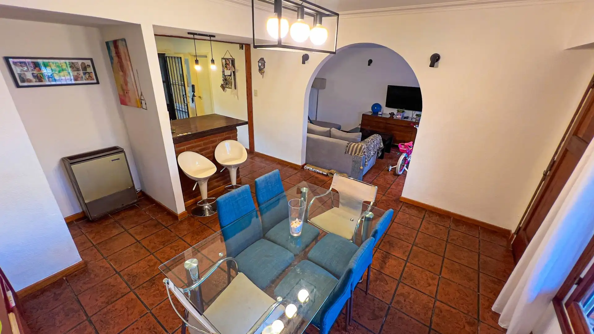 VENTA CASA 4 AMBIENTES CON PATIO BARRIO CAISAMAR