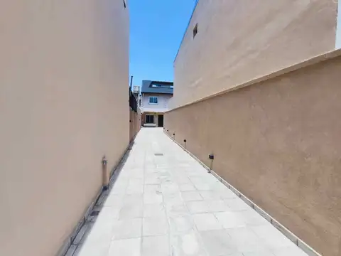 Venta Dúplex 4 AMB NUEVO cochera patio Hurlingham
