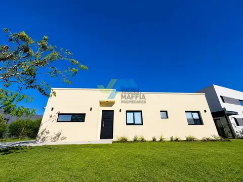 Casa a estrenar en lote interno en Pilar del Este