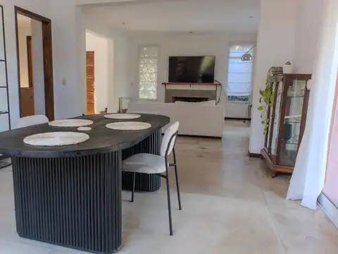 Casa 5 ambientes con 3 baños