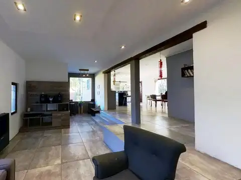 Casa 3 ambientes con parque Barrio El Tejado!