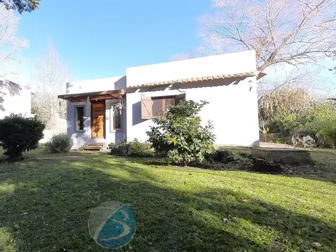 Casa 3 ambientes con parque Barrio El Tejado!