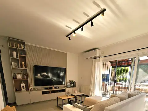 Venta Casa 3 amb - Ciudad Jardín -Quincho y Pileta