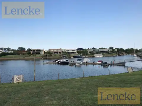 Lencke Vende - Muy buen lote en Albanueva frente al rio y excelentes vistas, con amarra
