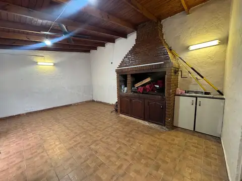 VENTA CASA 4 AMB CON COCHERA EN FLORENCIO VARELA